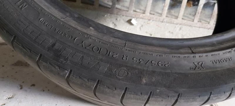 Гуми Летни 295/35R21, снимка 5 - Гуми и джанти - 29887664