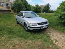 Обява за продажба на VW Passat 1.6i ~3 090 лв. - изображение 1