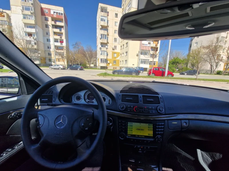 Mercedes-Benz E 220, снимка 8 - Автомобили и джипове - 48265433