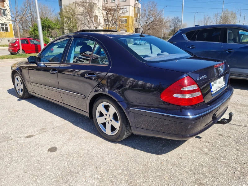 Mercedes-Benz E 220, снимка 6 - Автомобили и джипове - 48265433