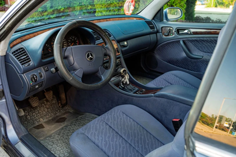 Mercedes-Benz CLK 230, снимка 9 - Автомобили и джипове - 51997962