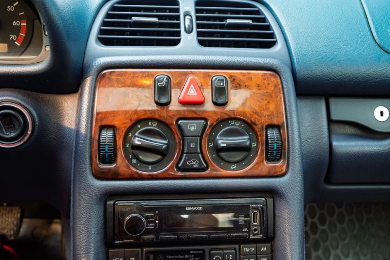 Mercedes-Benz CLK 230, снимка 4 - Автомобили и джипове - 51997962