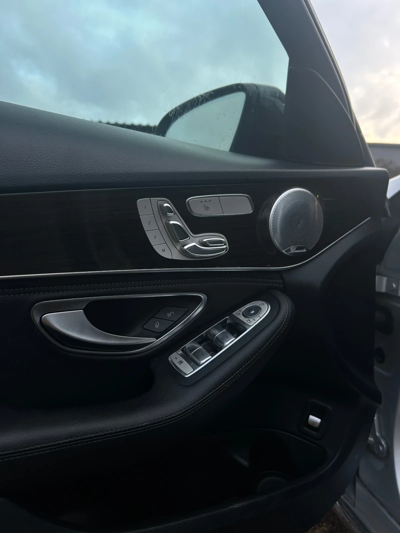 Mercedes-Benz C 300 C300 4MATIC, снимка 8 - Автомобили и джипове - 52346011
