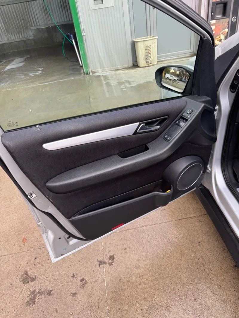 Mercedes-Benz B 180, снимка 10 - Автомобили и джипове - 52670462