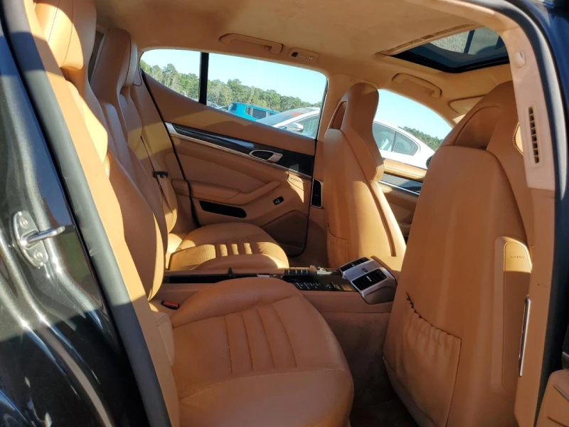 Porsche Panamera GTS| BOSE SOUND| COOLED SEATS| KEYLESS| , снимка 9 - Автомобили и джипове - 52739194