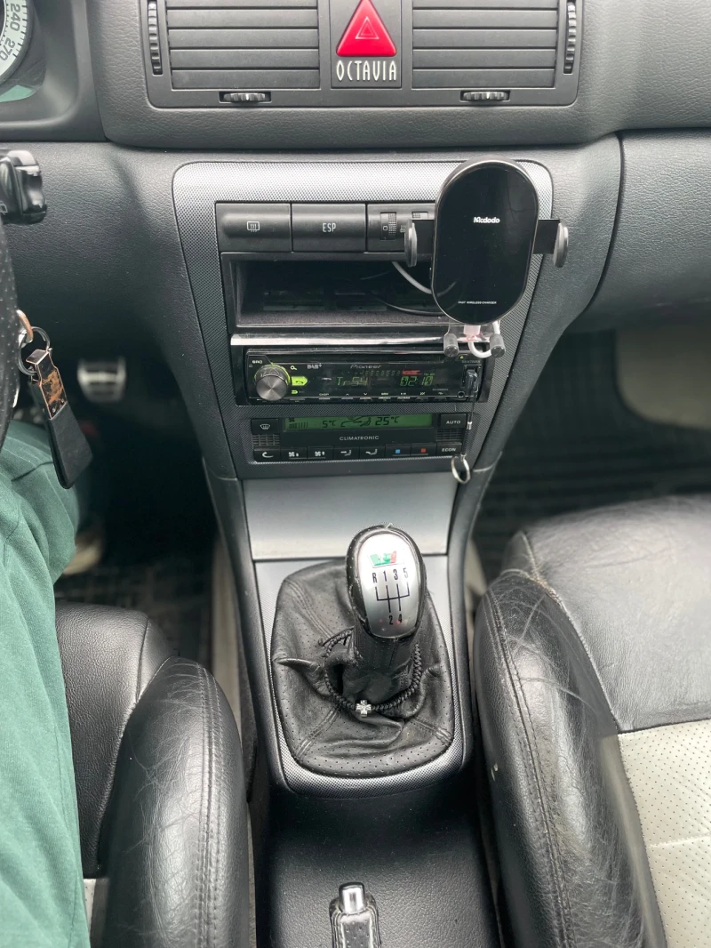 Skoda Octavia 1.8t ViRS, снимка 8 - Автомобили и джипове - 52907310