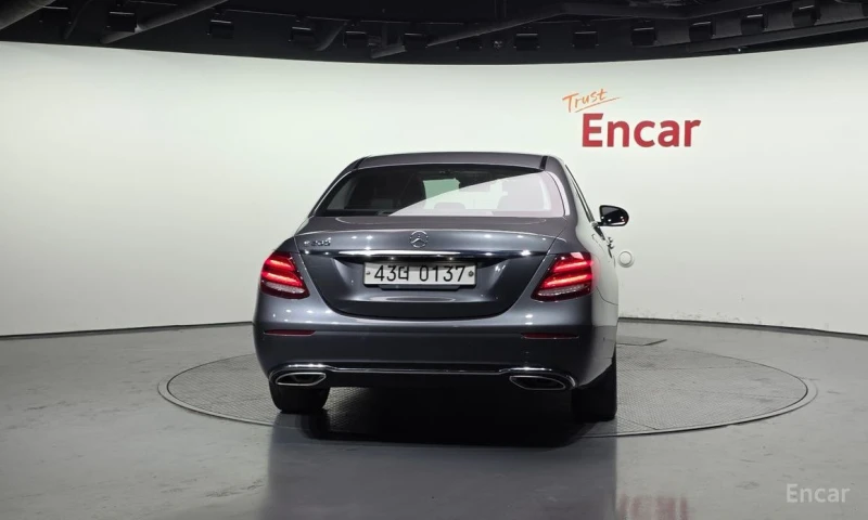 Mercedes-Benz E 200, снимка 4 - Автомобили и джипове - 52992295