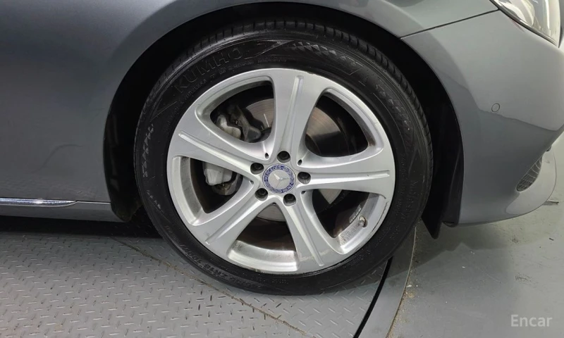 Mercedes-Benz E 200, снимка 5 - Автомобили и джипове - 52992295