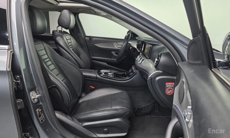 Mercedes-Benz E 200, снимка 10 - Автомобили и джипове - 52992295