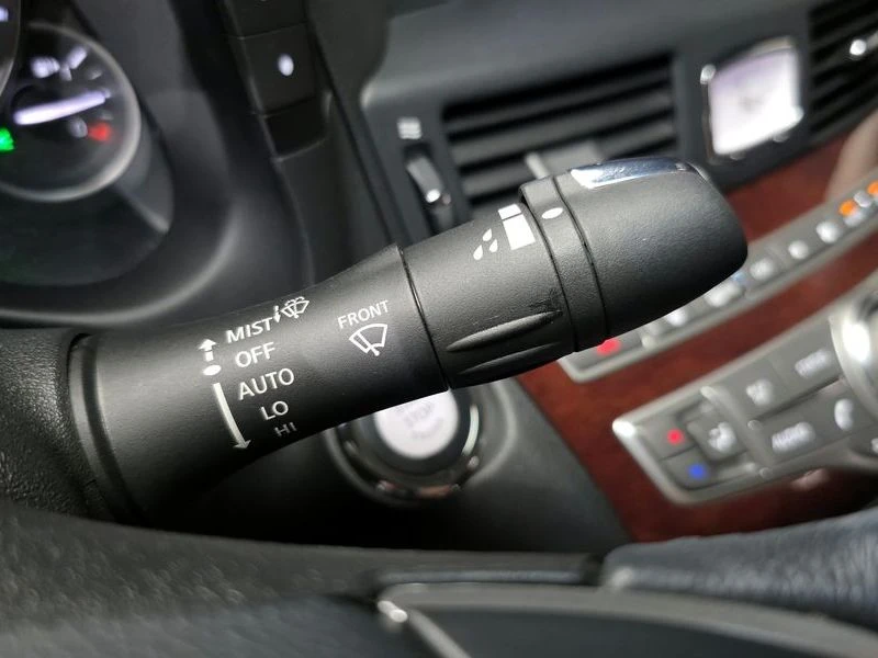 Infiniti Q70 3.7 Automatic, снимка 12 - Автомобили и джипове - 55597816