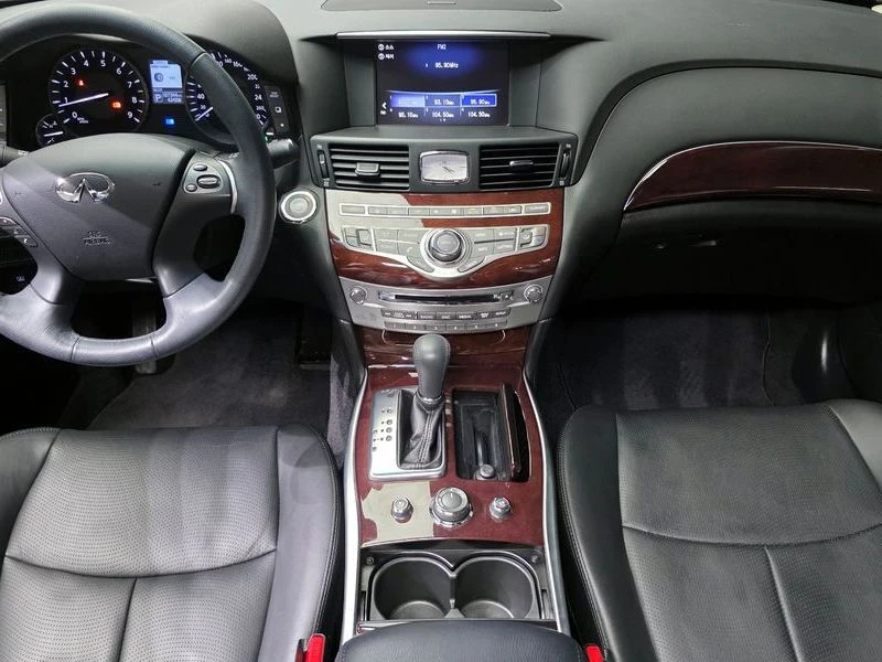 Infiniti Q70 3.7 Automatic, снимка 10 - Автомобили и джипове - 55597816