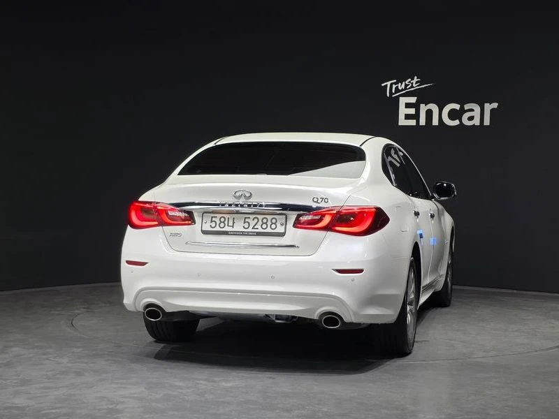 Infiniti Q70 3.7 Automatic, снимка 4 - Автомобили и джипове - 55597816