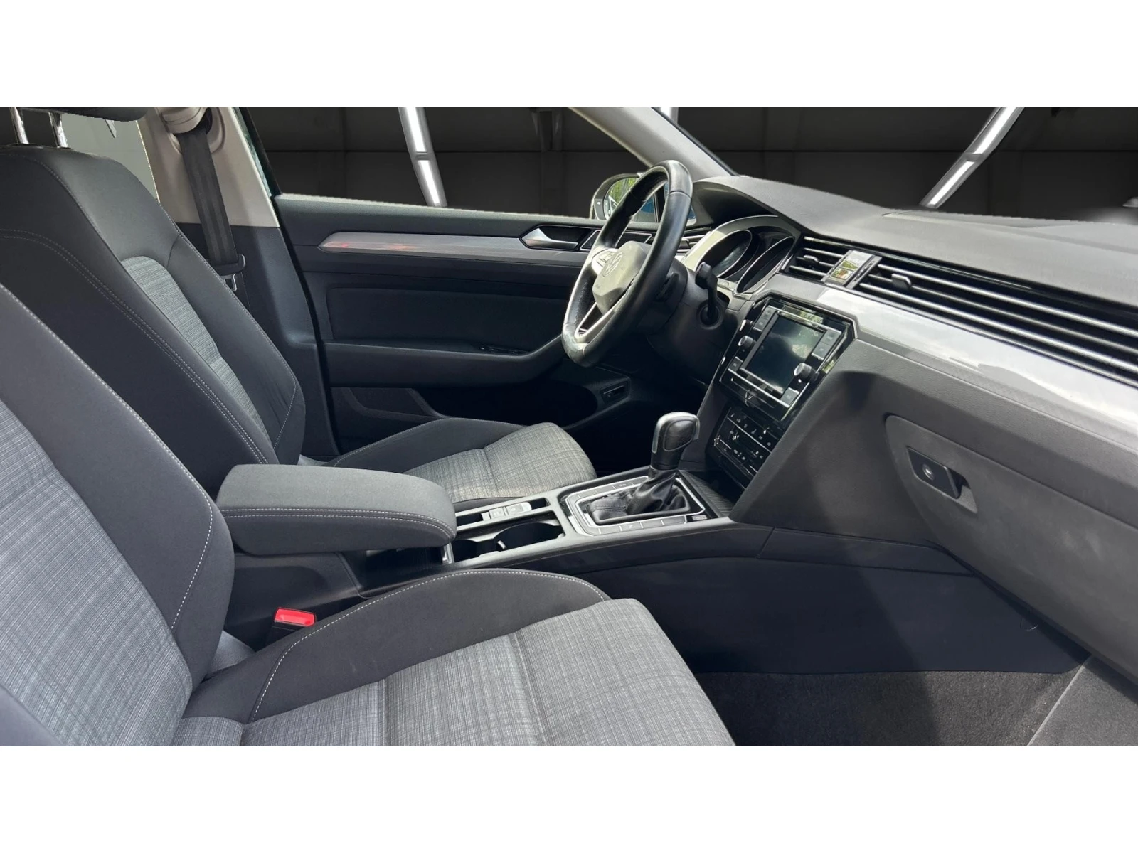 VW Passat VW Passat 2. 0 TDi SCR, Месечна вноска от 395 лв. - изображение 6