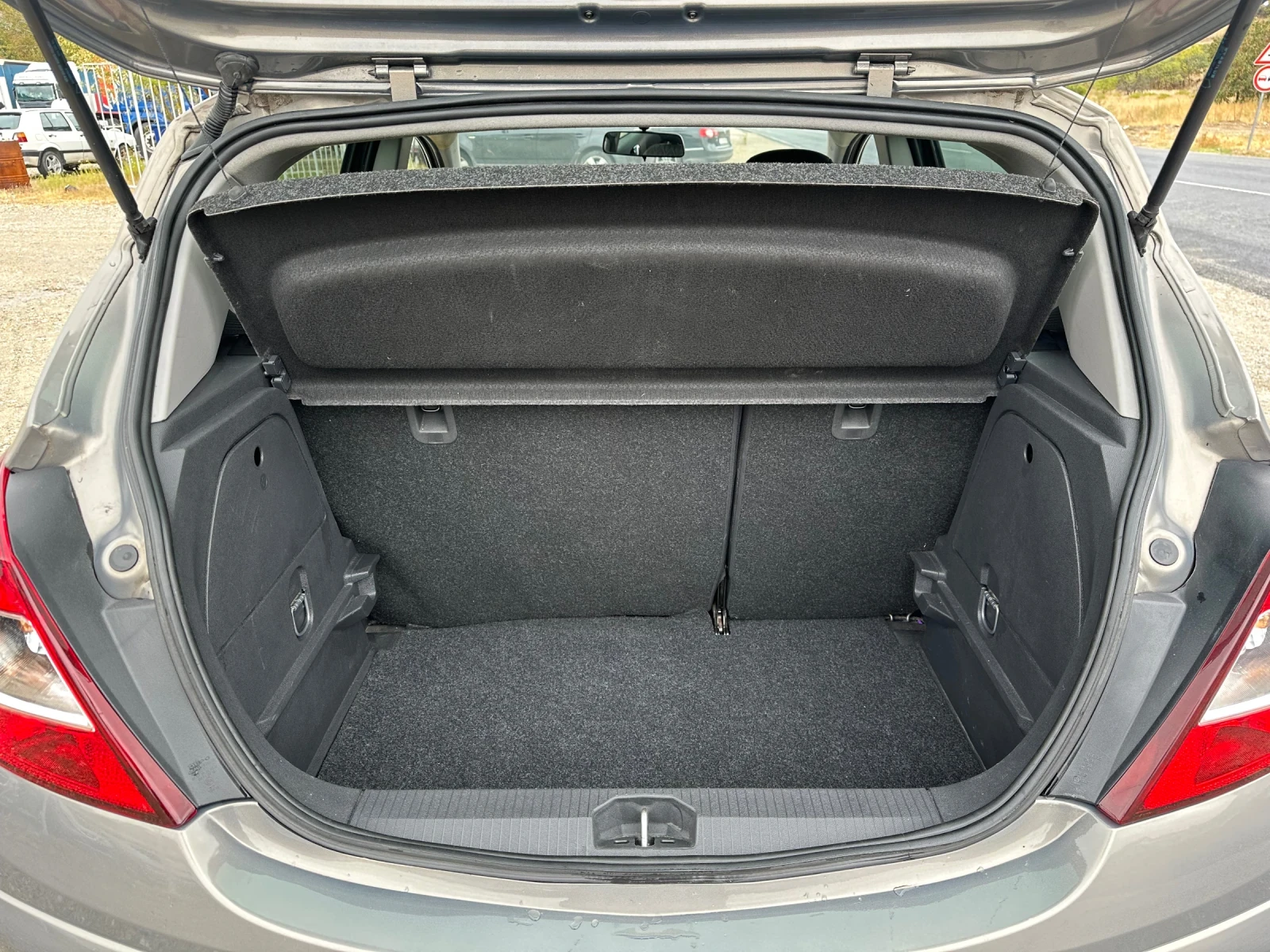 Opel Corsa 1.3CDTi EURO5B - изображение 8