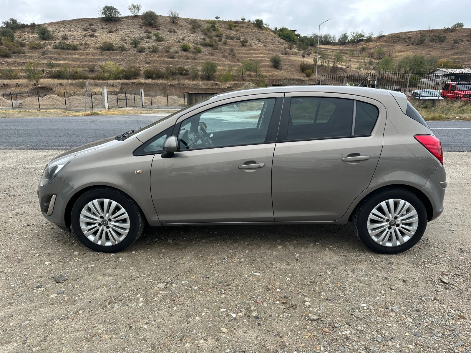 Opel Corsa 1.3CDTi EURO5B - изображение 4