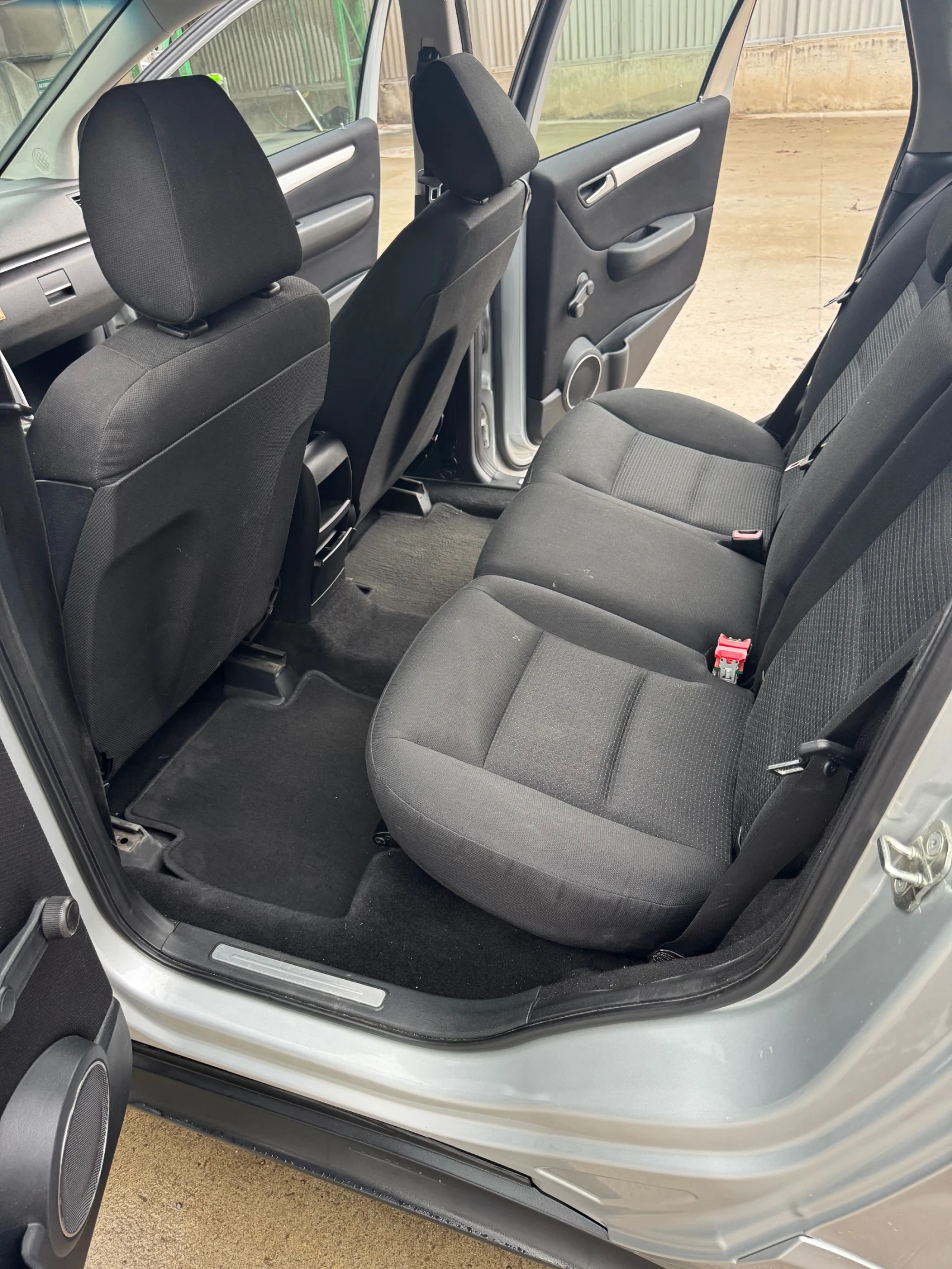 Mercedes-Benz B 180  - изображение 9