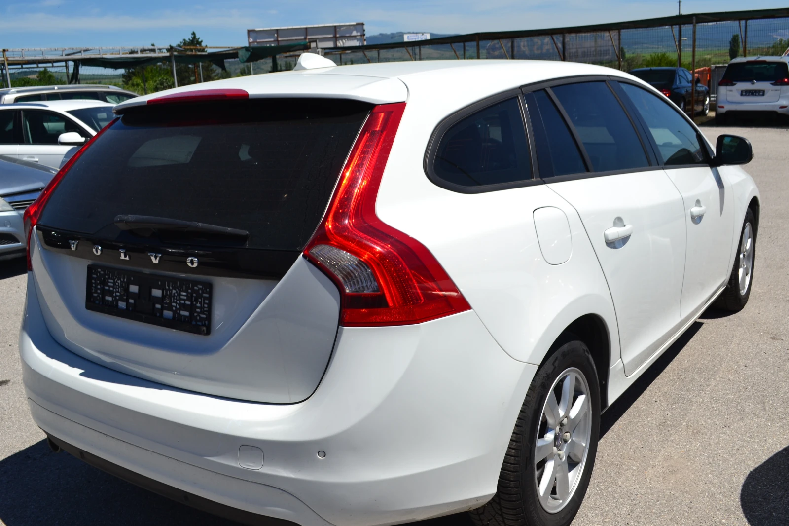 Volvo V60 2.0d-120k.s, снимка 6 - Автомобили и джипове - 54940555