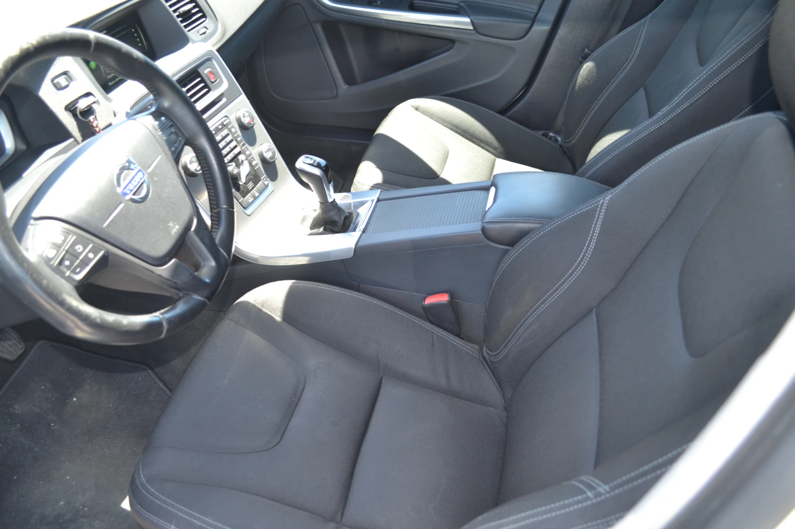 Volvo V60 2.0d-120k.s, снимка 8 - Автомобили и джипове - 54940555