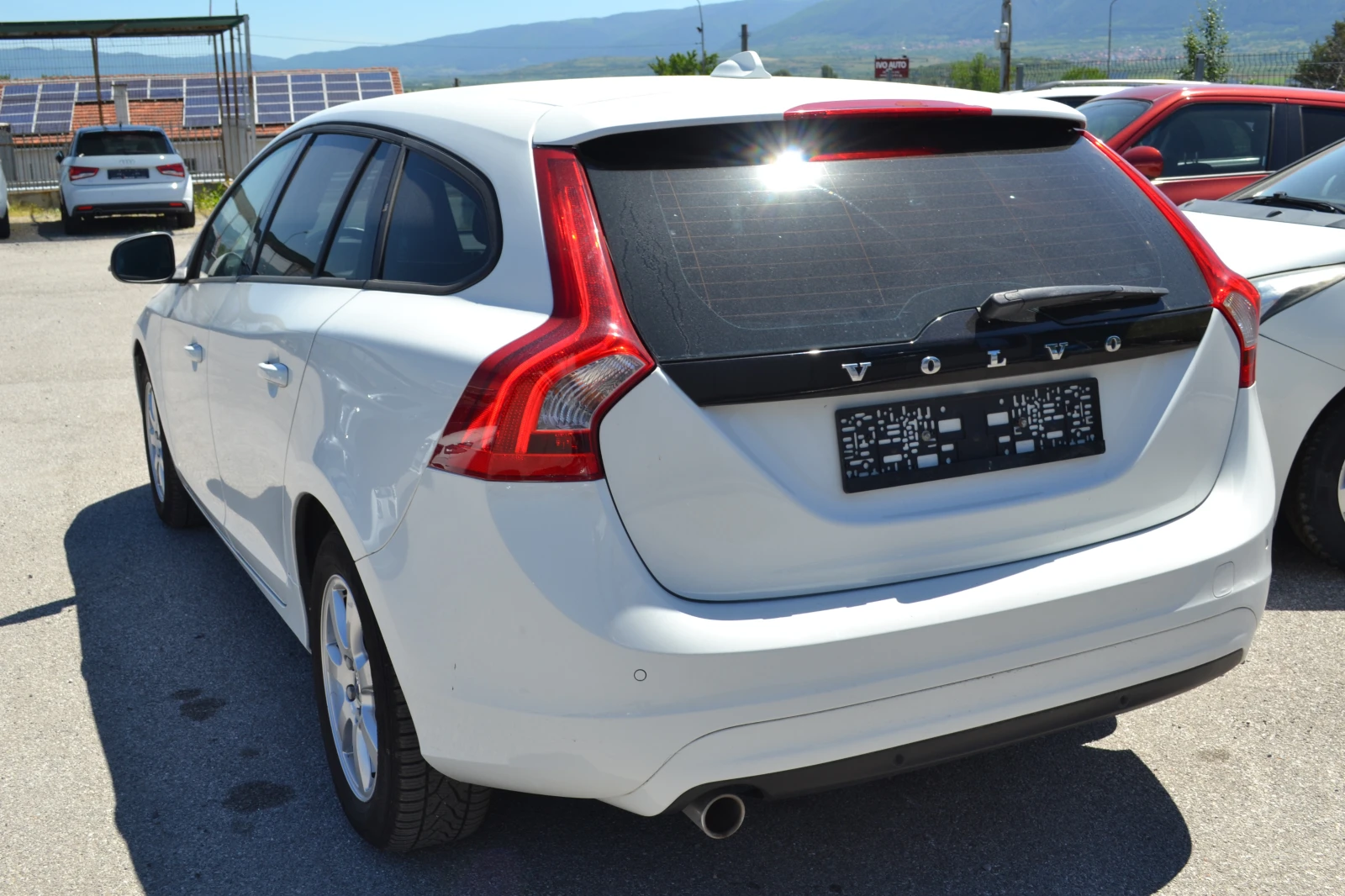 Volvo V60 2.0d-120k.s, снимка 4 - Автомобили и джипове - 54940555
