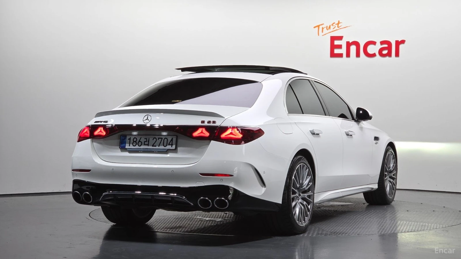 Mercedes-Benz E 53 AMG e* 4MATIC+ * ПОДГРЕВ* ОБДУХВАНЕ* ПАНО* 360* HUD* F, снимка 2 - Автомобили и джипове - 55502073