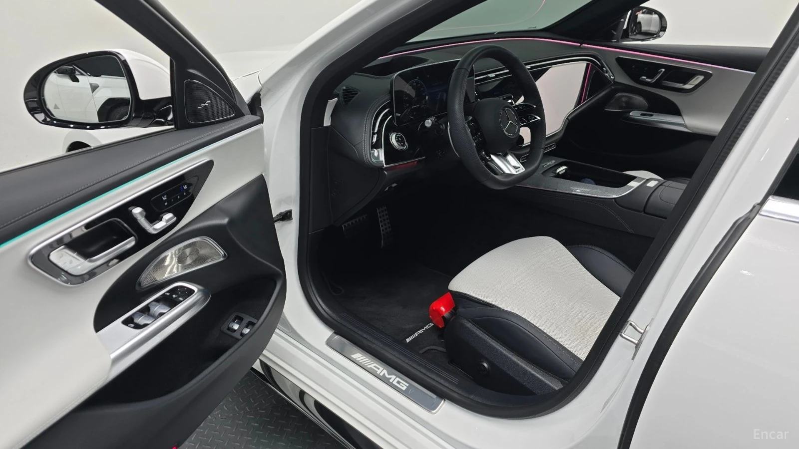 Mercedes-Benz E 53 AMG e* 4MATIC+ * ПОДГРЕВ* ОБДУХВАНЕ* ПАНО* 360* HUD* F, снимка 7 - Автомобили и джипове - 55502073