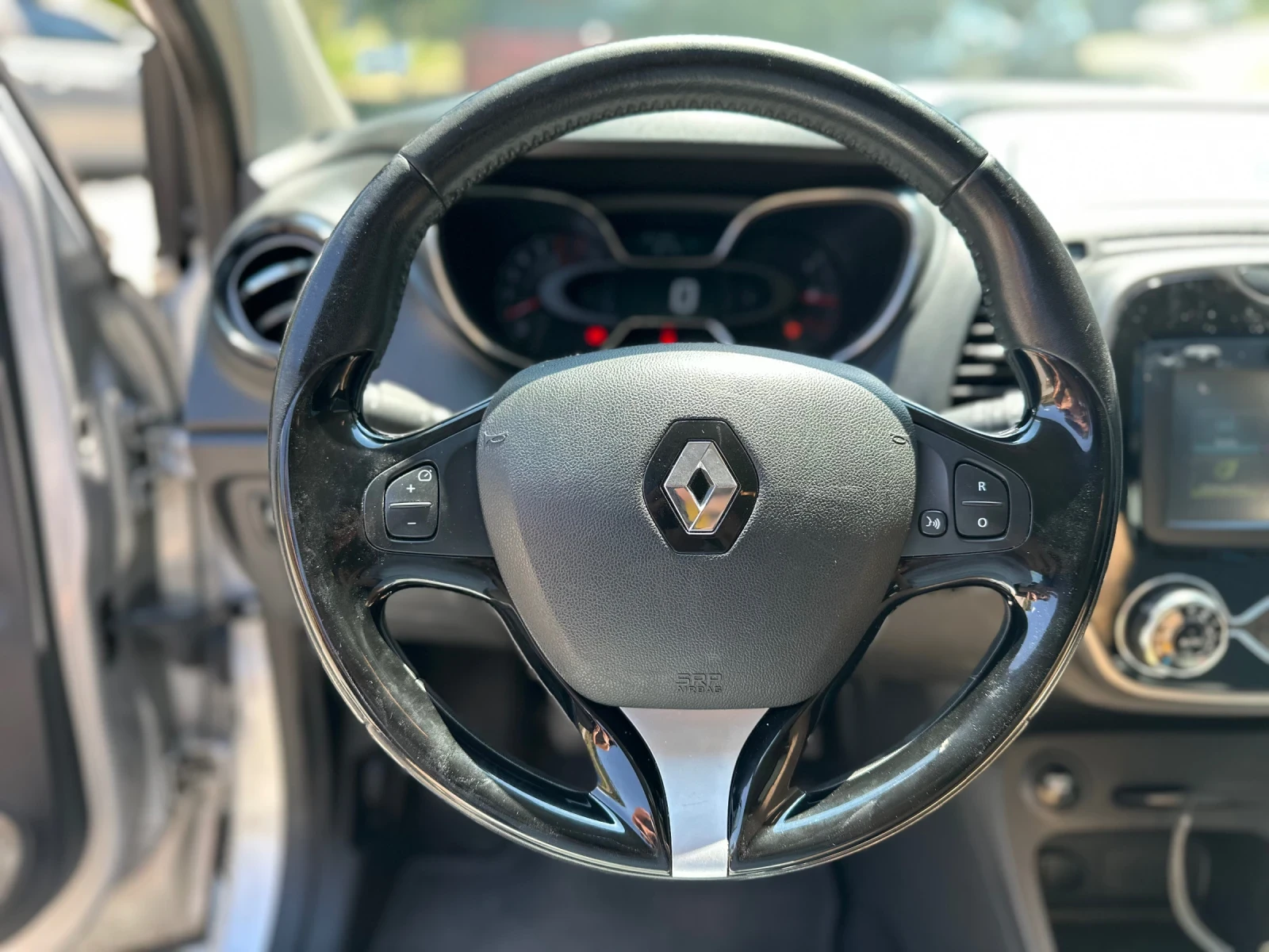 Renault Captur 0.9 TCe, снимка 11 - Автомобили и джипове - 55774577