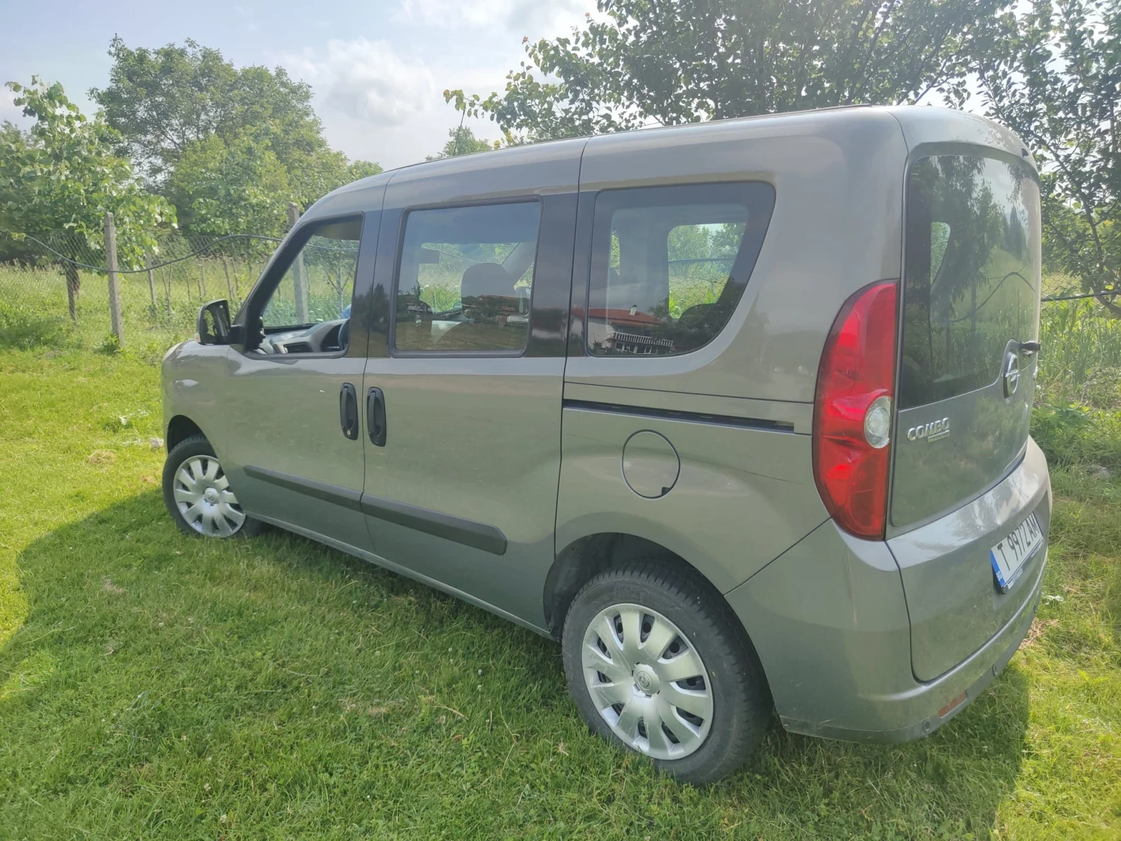 Opel Combo 1.4 - 94 КС, снимка 2 - Автомобили и джипове - 56242124