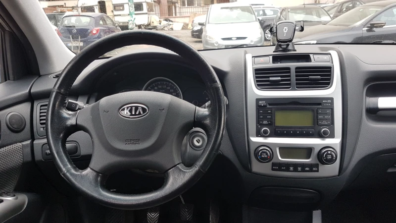 Kia Sportage 2.0i GAZ, снимка 9 - Автомобили и джипове - 49453306