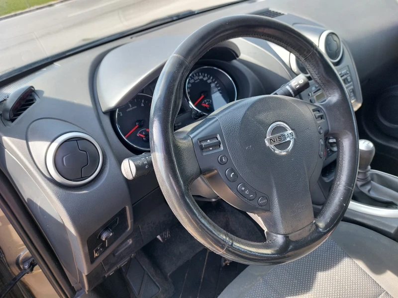 Nissan Qashqai, снимка 12 - Автомобили и джипове - 52545418