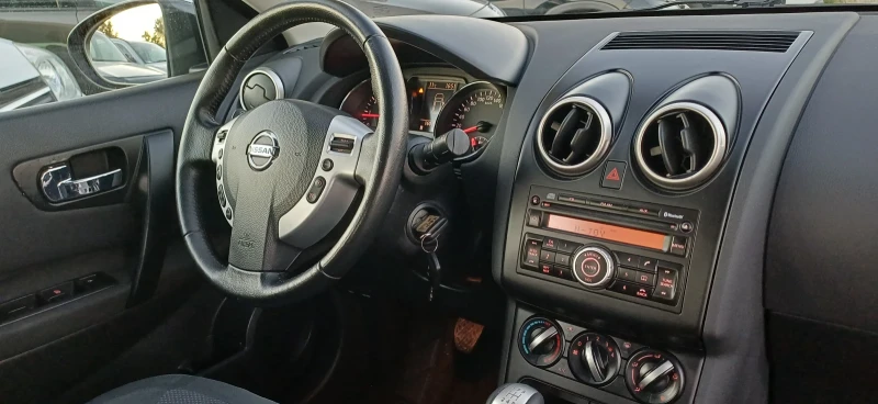Nissan Qashqai, снимка 14 - Автомобили и джипове - 52204147