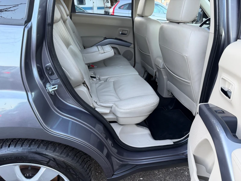Mitsubishi Outlander 2, 4i, 4+ 4 , ръчна, снимка 9 - Автомобили и джипове - 53117309