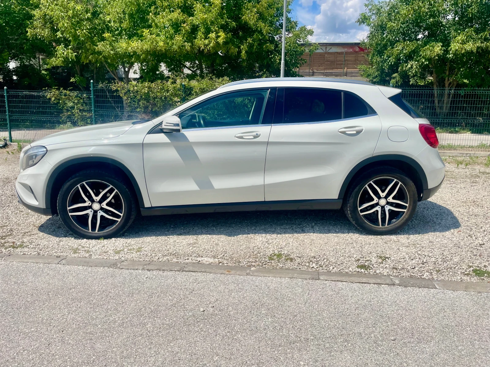 Mercedes-Benz GLA 200 Автомат, снимка 2 - Автомобили и джипове - 55195155