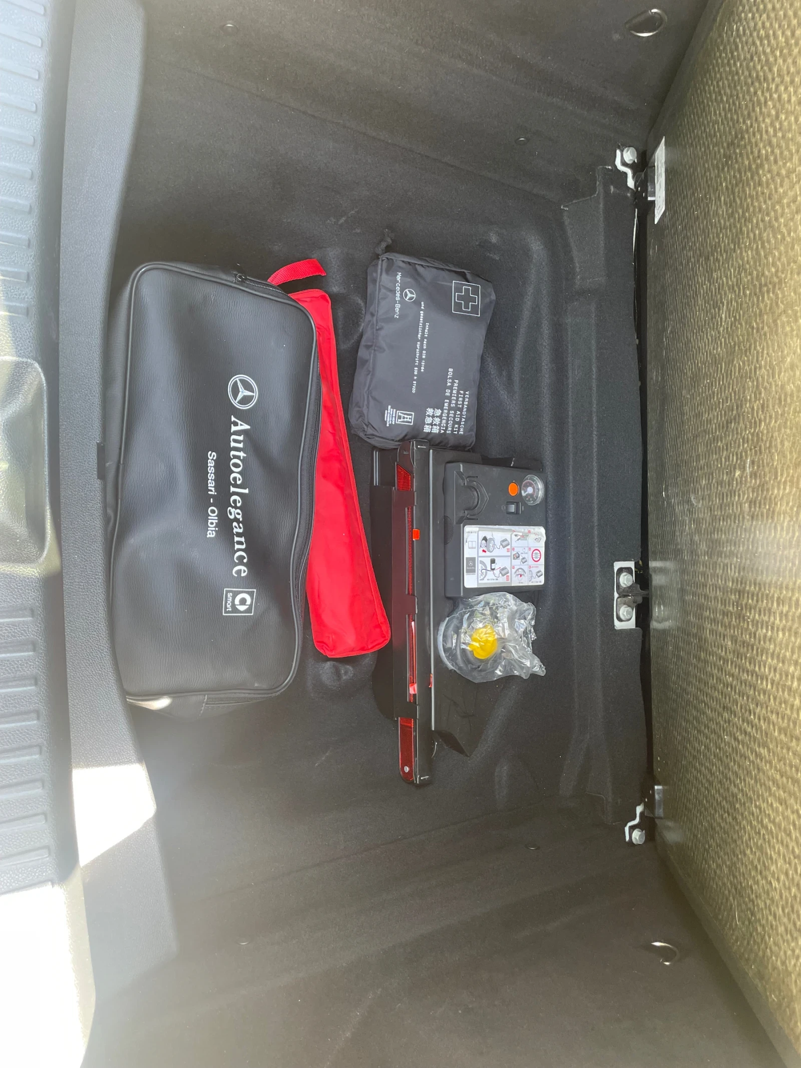Mercedes-Benz GLA 200 Автомат, снимка 15 - Автомобили и джипове - 55195155