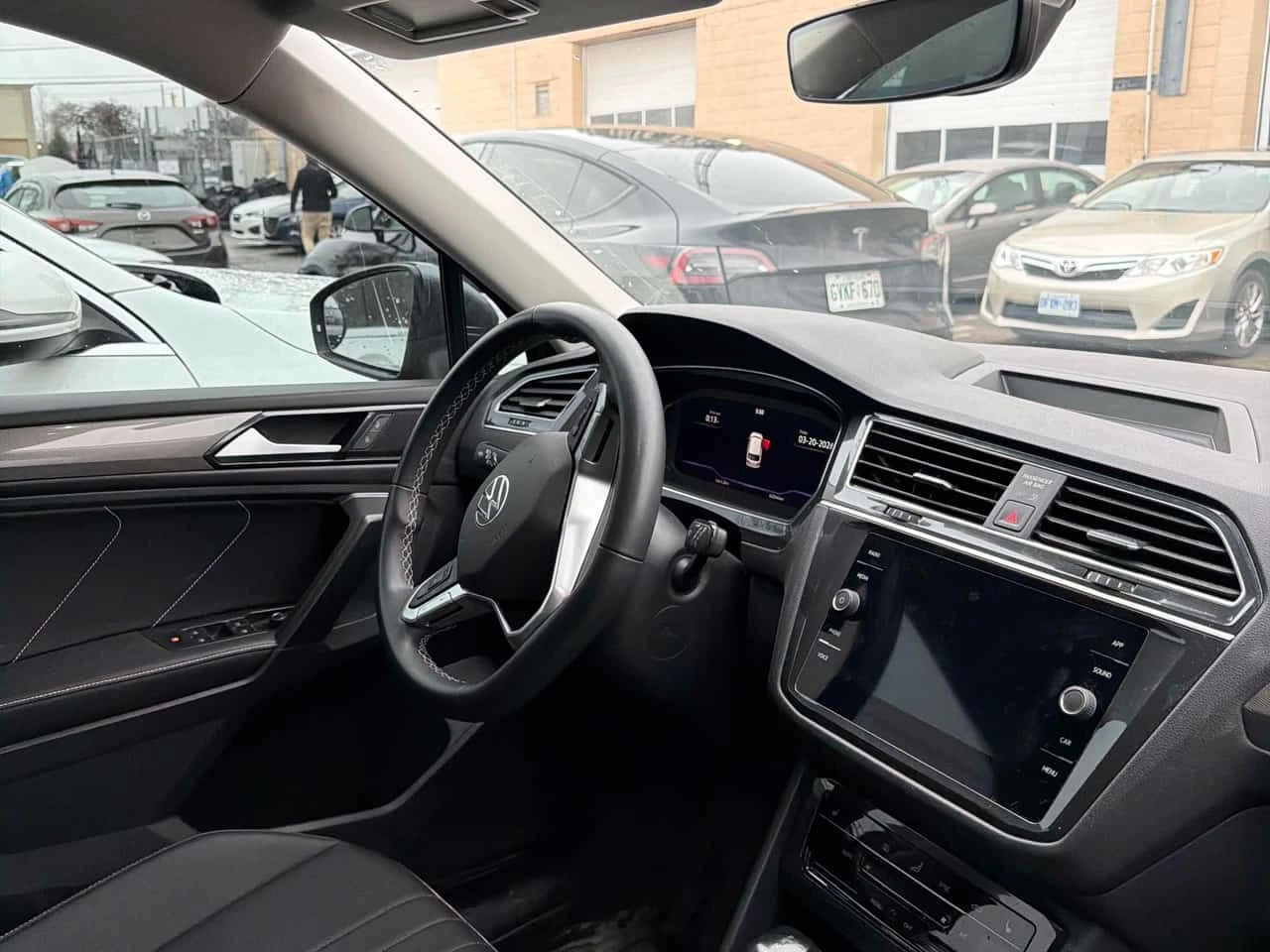 VW Tiguan * Comfortline * CARFAX * ПАНО * KEYLESS * ПОДГРЕВИ, снимка 12 - Автомобили и джипове - 53934798