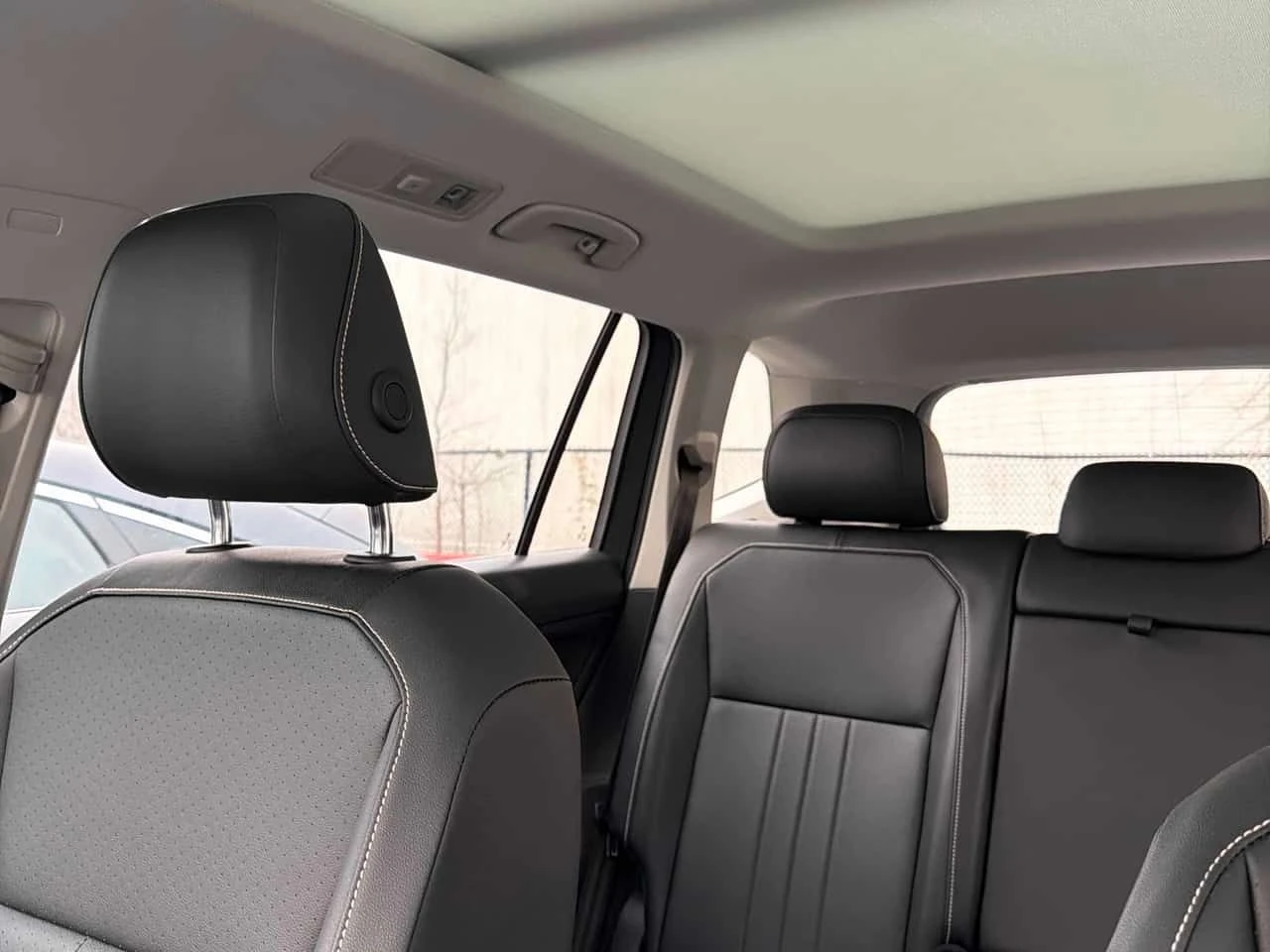 VW Tiguan * Comfortline * CARFAX * ПАНО * KEYLESS * ПОДГРЕВИ, снимка 10 - Автомобили и джипове - 53934798