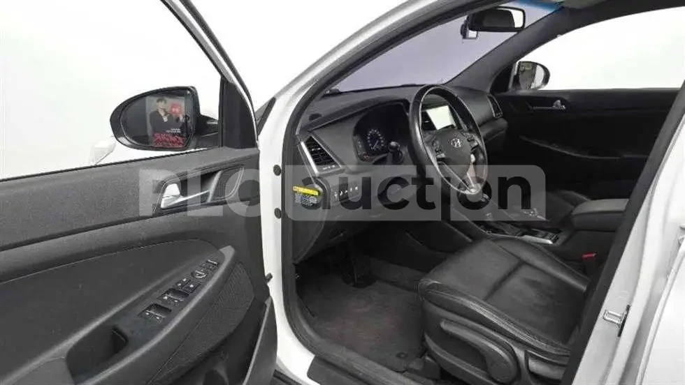 Hyundai Tucson, снимка 10 - Автомобили и джипове - 54147545