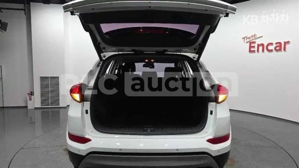 Hyundai Tucson, снимка 12 - Автомобили и джипове - 54147545