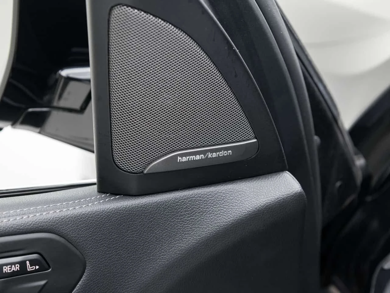BMW X7 * xDrive40i | harman/kardon Sound System & Head Up | Mobile.bg � ����������� 17