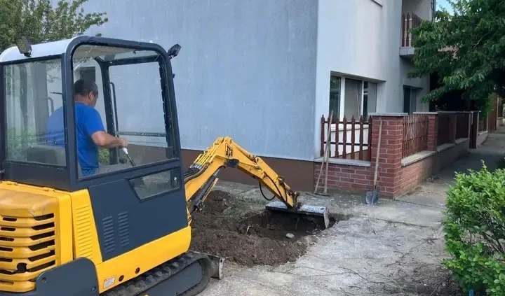 Багер JCB 8008, снимка 8 - Индустриална техника - 55723755