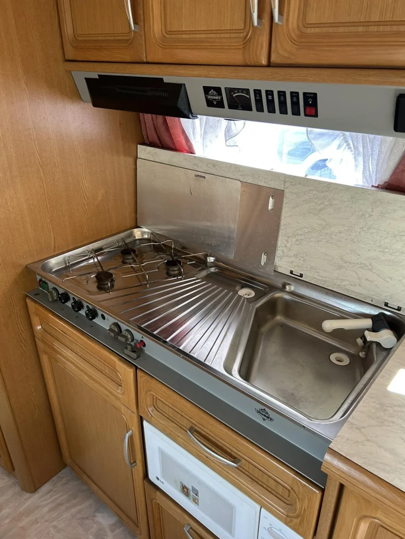 Каравана Hobby LandHaus 750UMF, снимка 7 - Каравани и кемпери - 52481415