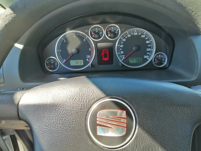 Seat Alhambra 1.9 TDI, снимка 10 - Автомобили и джипове - 44841437