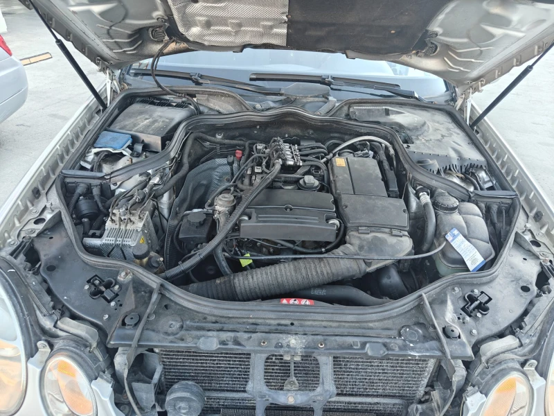 Mercedes-Benz E 200 компресор, газ, снимка 11 - Автомобили и джипове - 52632369