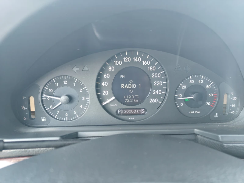 Mercedes-Benz E 200 компресор, газ, снимка 10 - Автомобили и джипове - 52632369