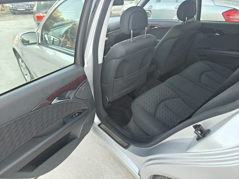 Mercedes-Benz E 200 компресор, газ, снимка 5 - Автомобили и джипове - 52632369