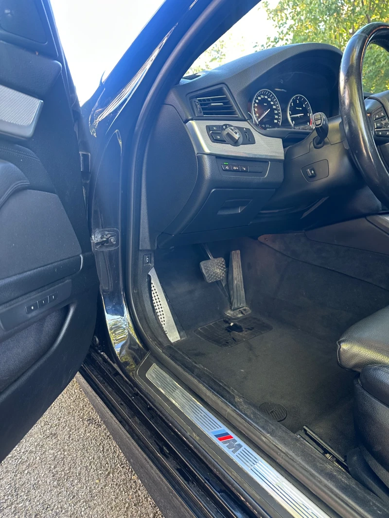 BMW 530 Дистроник/Head-up/Теглич/LaneAssist/SoftClose, снимка 8 - Автомобили и джипове - 52291782