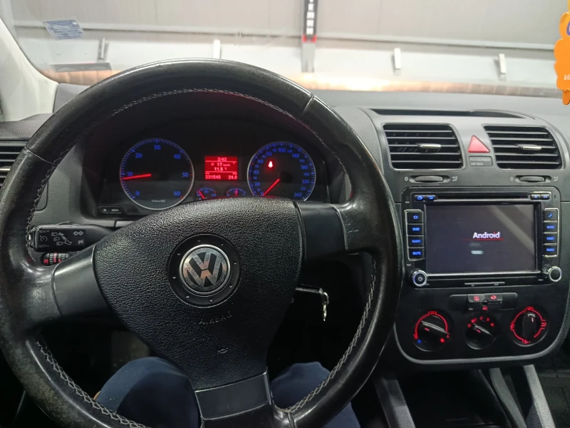 VW Golf TDI 1.9, снимка 5 - Автомобили и джипове - 52596256