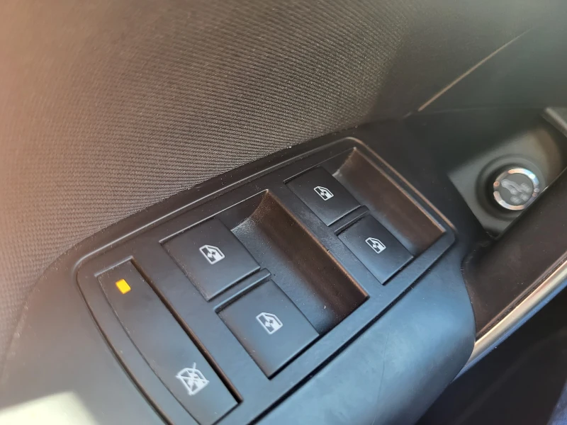 Opel Insignia, снимка 15 - Автомобили и джипове - 52742879