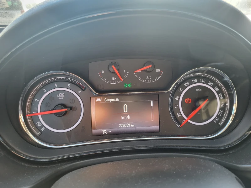 Opel Insignia, снимка 5 - Автомобили и джипове - 52742879