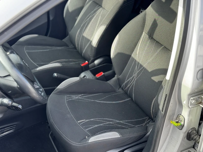 Peugeot 208 1.4 HDI 68kc, снимка 13 - Автомобили и джипове - 52790390