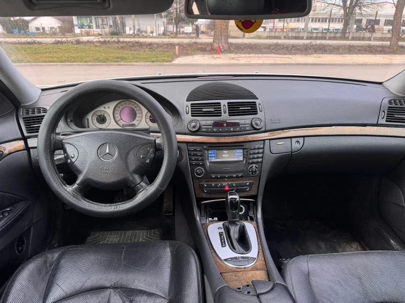 Mercedes-Benz E 320, снимка 8 - Автомобили и джипове - 53487565